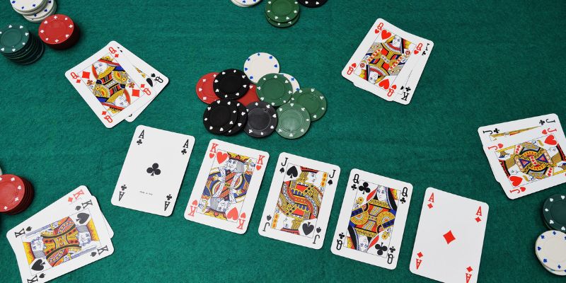 Những lệnh bài Poker được nhiều người quan tâm 